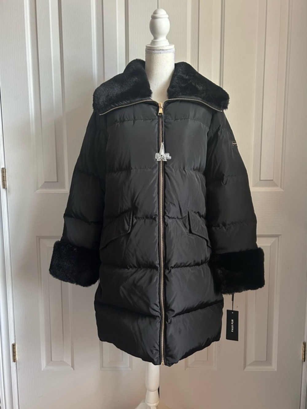 NWT KARL LAGERFELD Women Faux-Fur Trim Puffer Winter Coat, Black, Size Medium